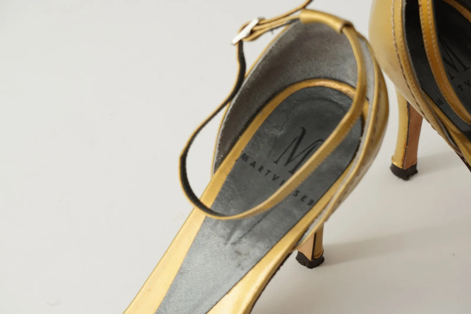 Close-up of the miel ankle buckle and branded leather insole.